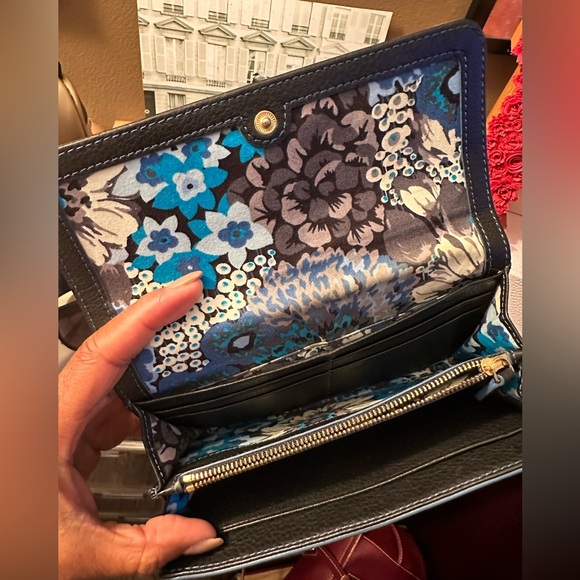 EUC VERA BRADLEY Flower Patterned wallet - Picture 10 of 17